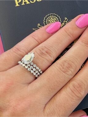 2 CT Pear Shaped Moissanite Engagement Ring 3pcs